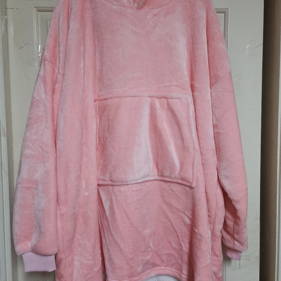 Cozy Pink Overside Hooded Women Sweater - Picture 3 of 5